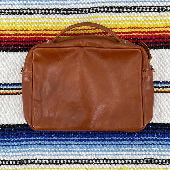 Clare V. Mirabel in Miel - Picture 13 of 16